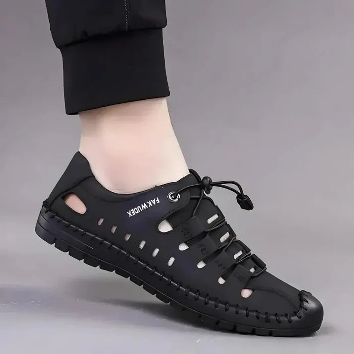 Black men's sandal from 18894, featuring a comfortable strap design and casual style, ideal for everyday wear.