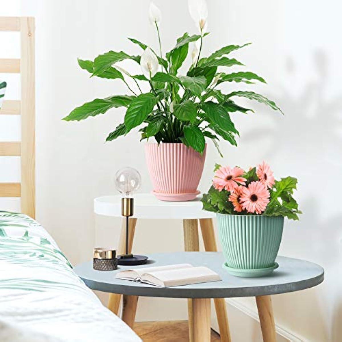 Plastic round flower pot with drainage holes and tray, ideal for indoor and outdoor plants, from 19378 kitchen tool set.