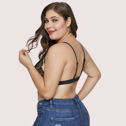 Snazzyway Élégance Sensuelle plus size strappy lace bralette with delicate lace details and adjustable straps.