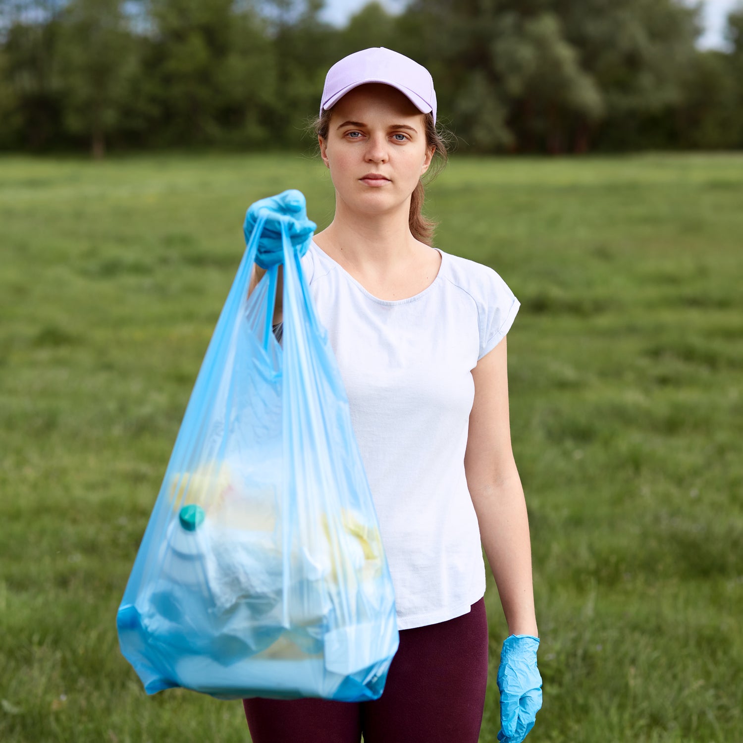 Wukusy disposable garbage bag roll with 40x45 cm size, shown in a roll ready for use in waste collection and trash disposal.