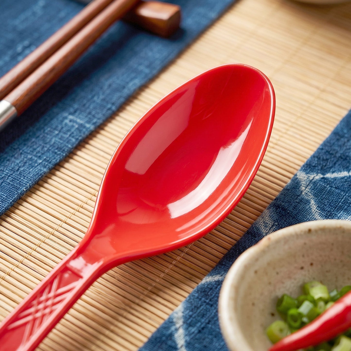 Set of 20 reusable plastic dinner spoons from Wukusy, unbreakable cutlery for everyday dining, displayed on a white background.