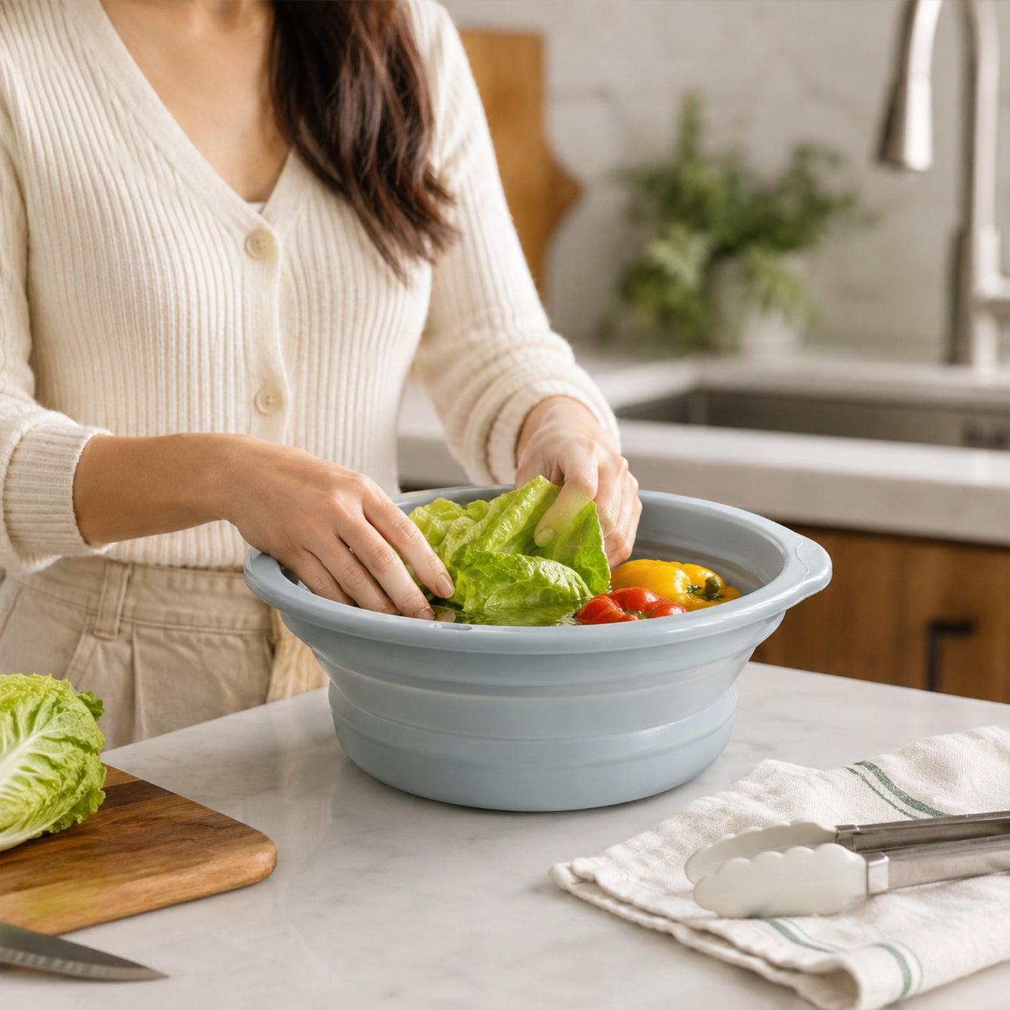 Foldable Wukusy utility basket in large size with 31x29 cm dimensions, showing flexible collapsible design and sturdy handles.