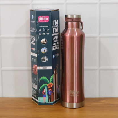 Wukusy Supermom Hydro 750ml water bottle with a sleek design and secure lid displayed on a clean surface.