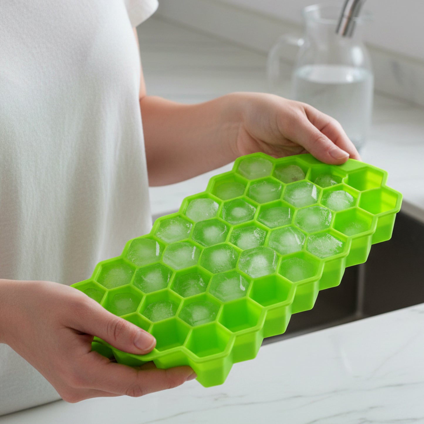 Wukusy premium honeycomb silicone ice cube tray with lid, showing multiple ice cubes in a flexible, clear silicone tray.