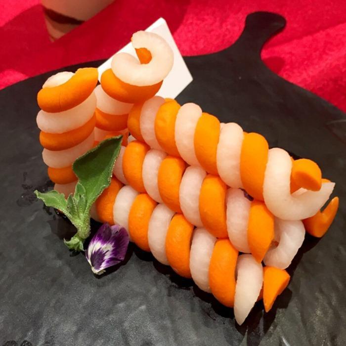 Wukusy 2013 kitchen plastic vegetable spiral cutter and slicer with spiral knife for creating spiral vegetables and decorative cuts.