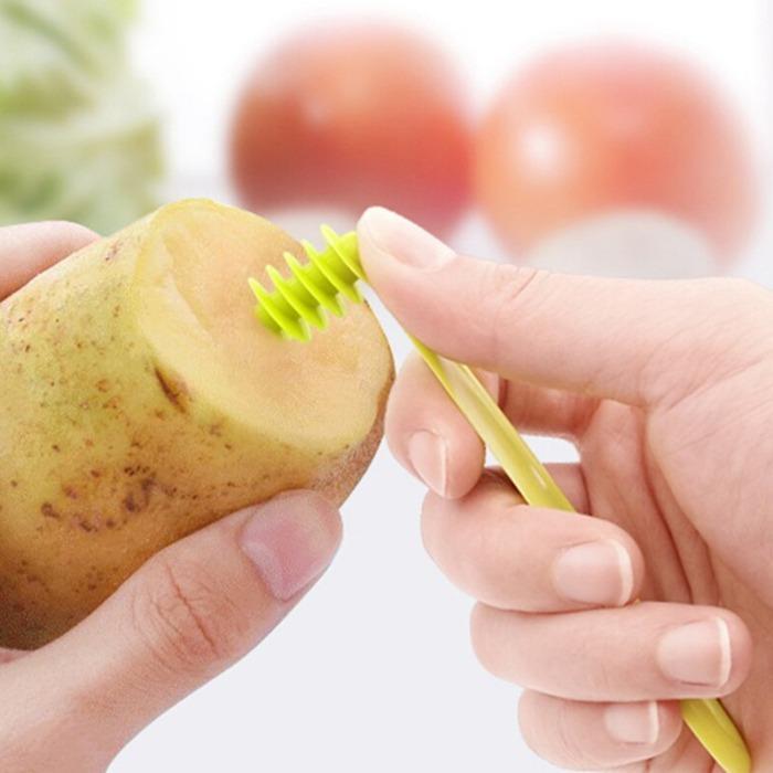 Wukusy 2013 kitchen plastic vegetable spiral cutter with spiral knife for creating curly vegetable spirals and slices.