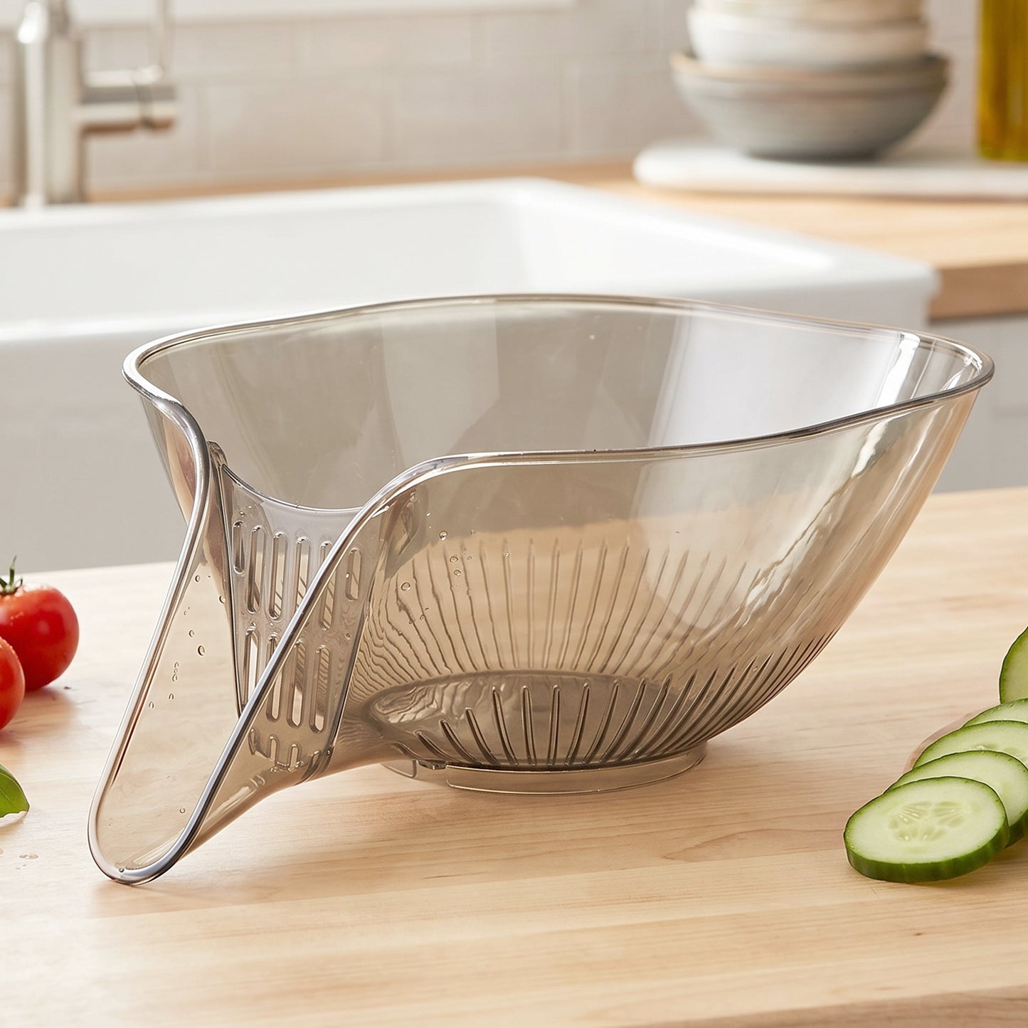 Wukusy multipurpose fruit and vegetable washing strainer basket with handle, ideal for rinsing produce and draining water.