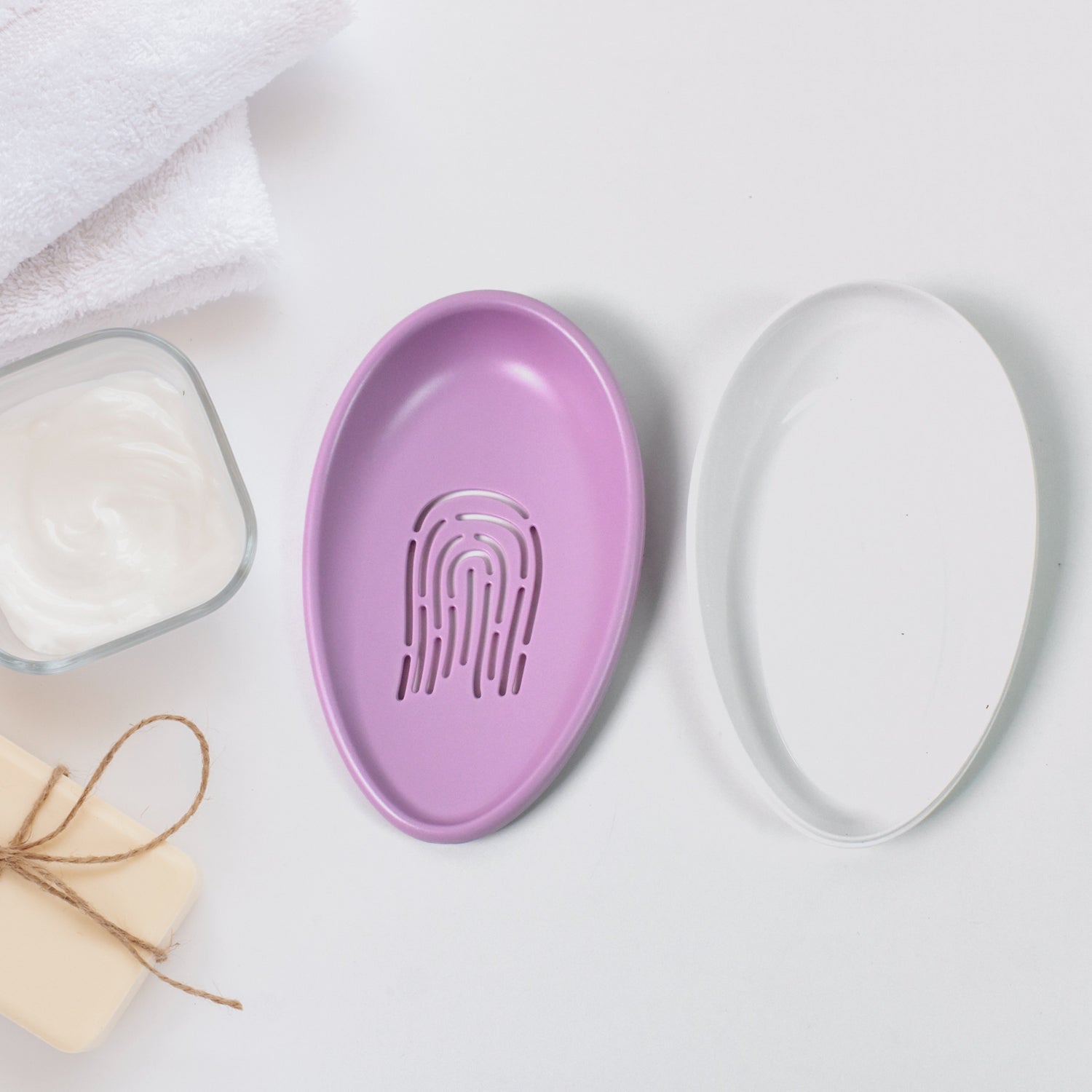 Wukusy plastic soap dish with drain, double-layer design for soap holder, suitable for home and kitchen use.