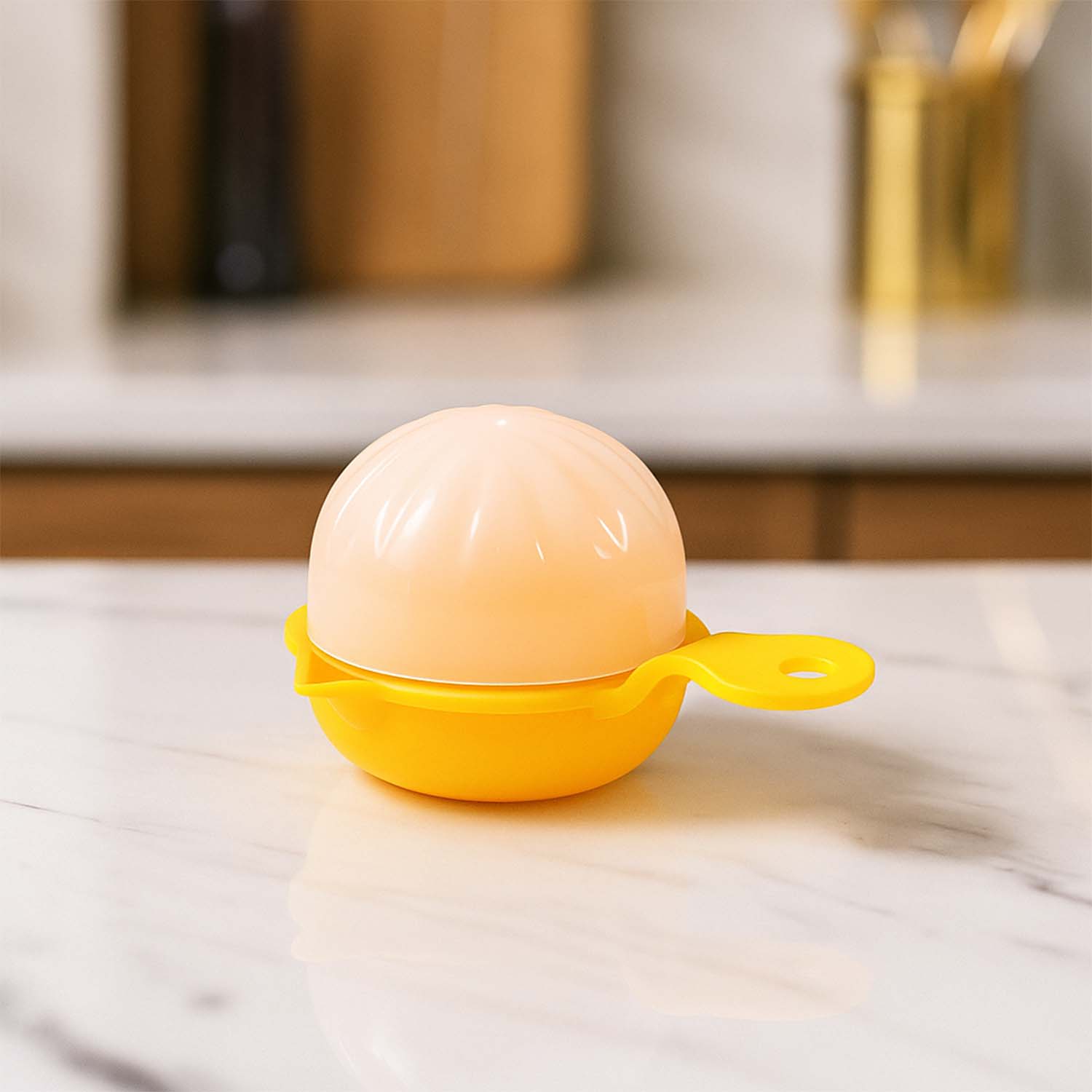 Wukusy hand-operated citrus juicer with ergonomic handle and stainless steel reamer for fresh juice extraction in home kitchen