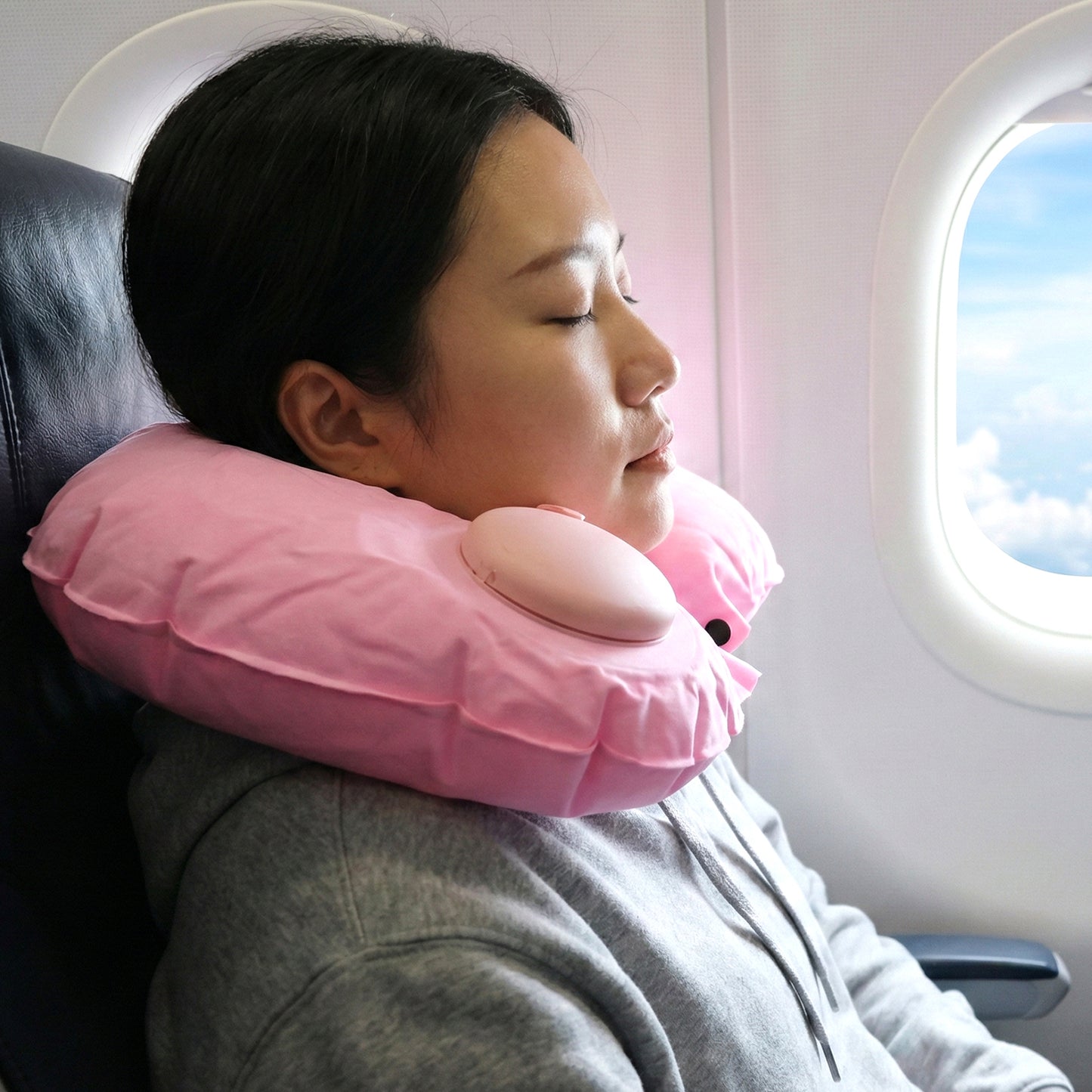 Wukusy inflatable travel neck pillow in gray, designed for comfortable support during trips, shown deflated and inflated.