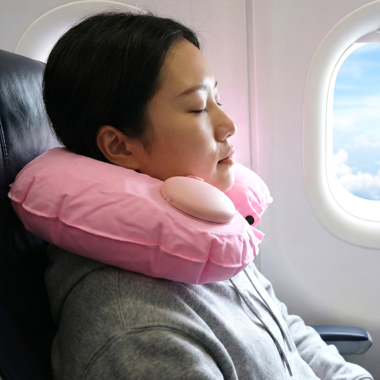 Wukusy inflatable travel neck pillow in gray, designed for comfortable support during trips, shown deflated and inflated.
