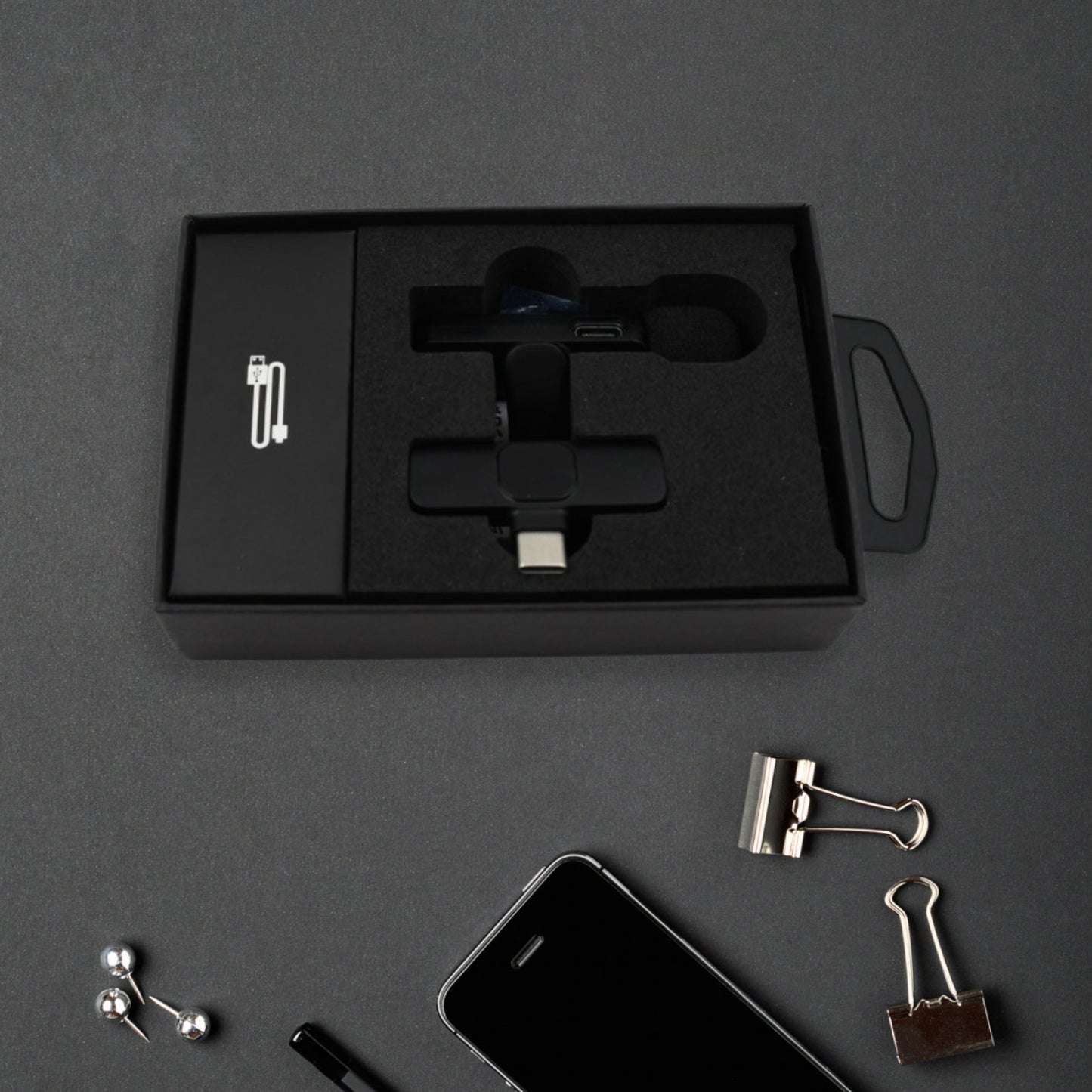 Wukusy wireless lapel collar microphone with Type-C and iPhone compatibility, featuring noise cancelling and charging for live streaming
