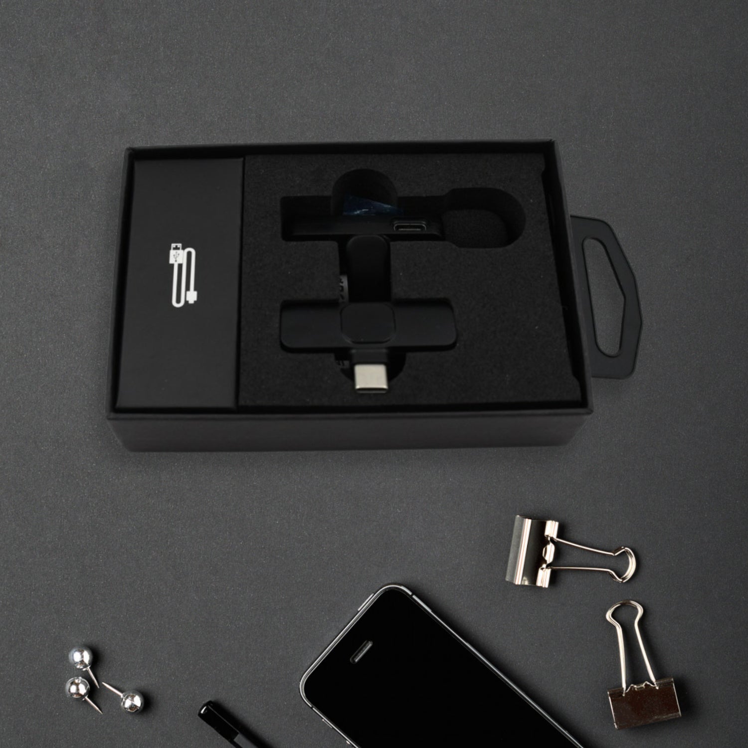 Wukusy wireless lapel collar microphone with Type-C and iPhone compatibility, featuring noise cancelling and charging for live streaming
