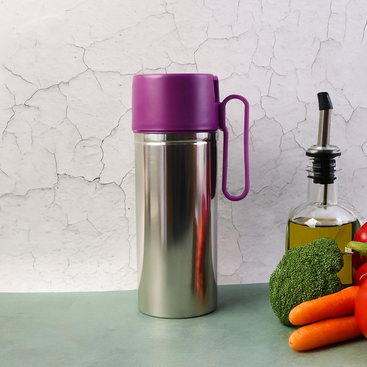 Wukusy Supermom 750ml stainless steel oil pourer for kitchen use, featuring a sleek design and easy pour spout.