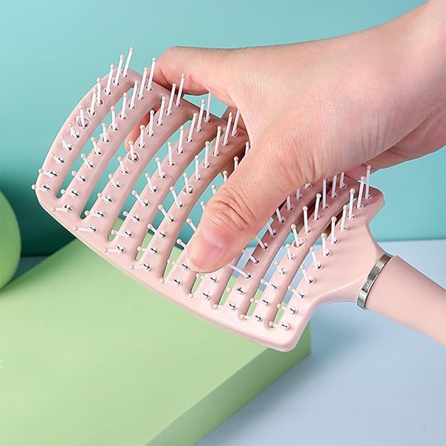 Wukusy massage hair brush, 24 cm, with ergonomic handle and flexible teeth for gentle scalp massage and detangling.
