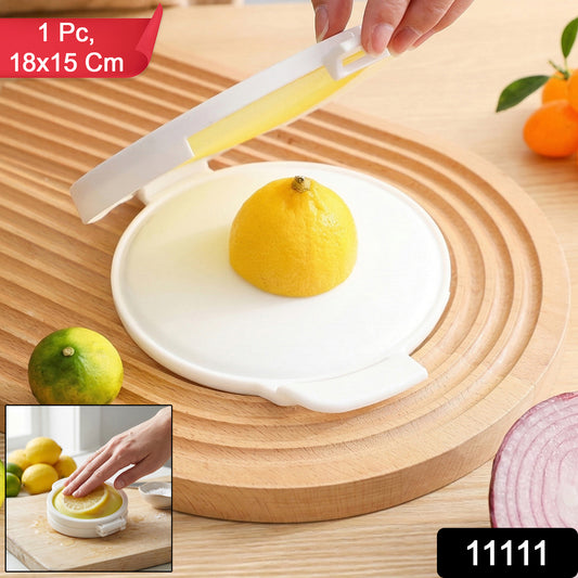 Wukusy round food saver storage container with lid, 18x15 cm, used for keeping leftovers fresh in the kitchen.