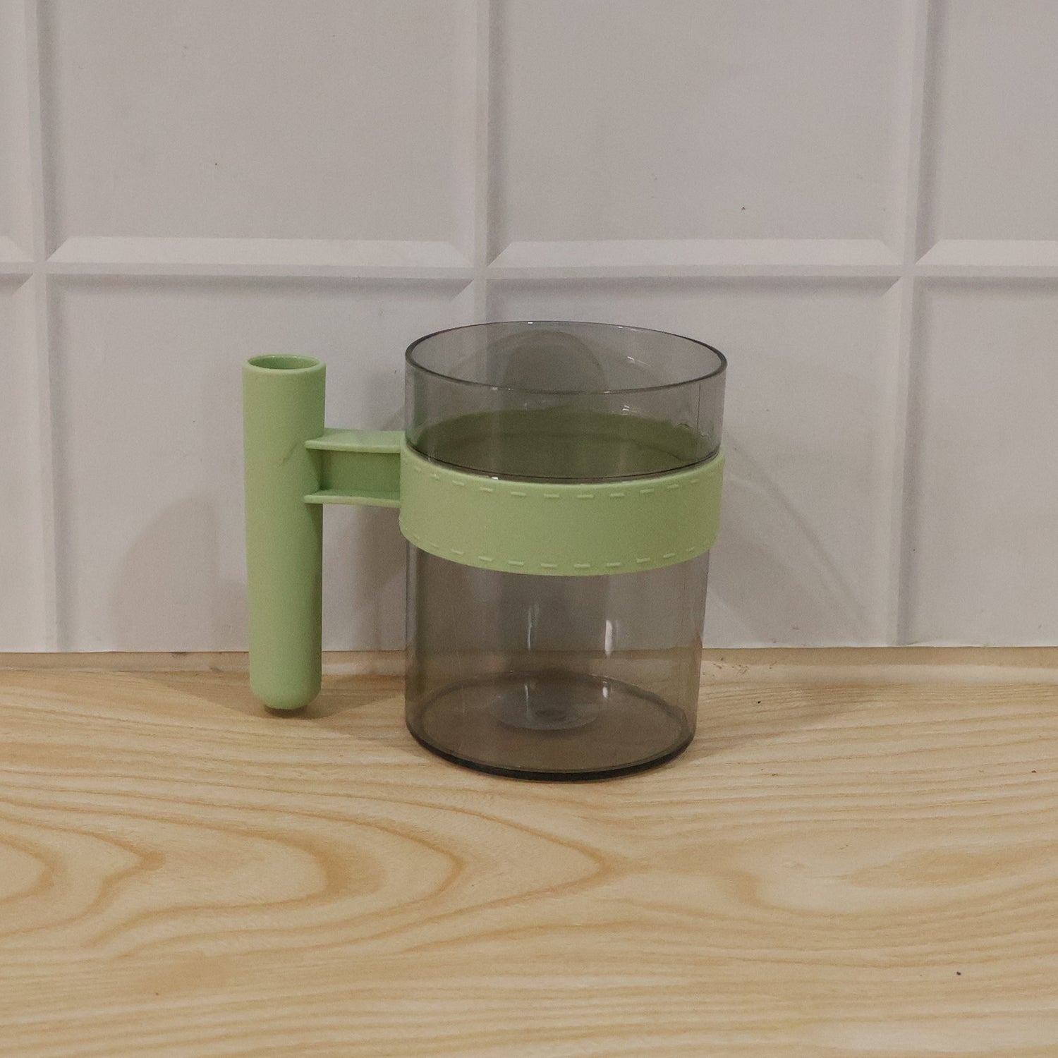 Clear plastic reusable cup with handle for water, tea, and coffee by Wukusy, shown with a transparent design and sturdy grip.