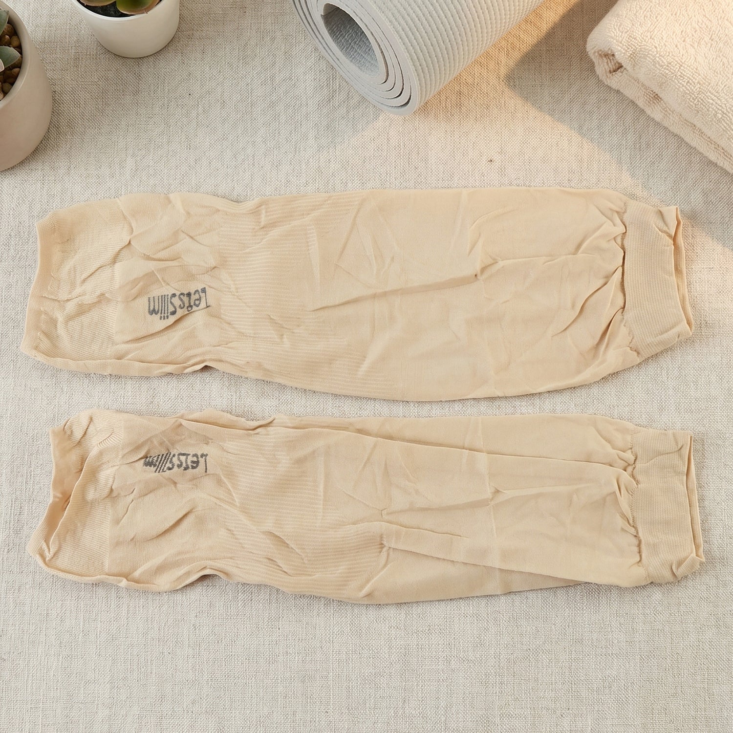Pair of Wukusy UV sun protection cooling arm sleeves in black, designed for outdoor sun shielding and cooling comfort.