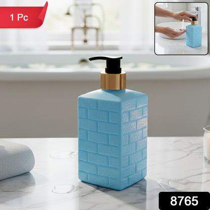 Wukusy plastic soap dispenser pump bottle with a clear container and pump for liquid soap or sanitizer.