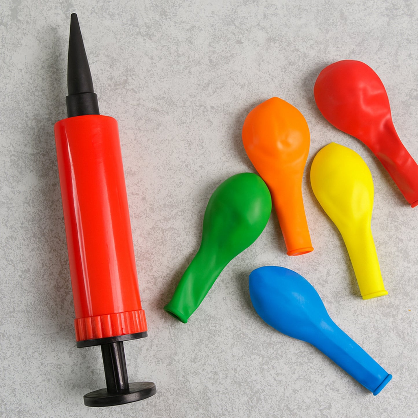 Wukusy manual dual handheld balloon air pump, 17 cm long, with two nozzles for easy balloon inflation.