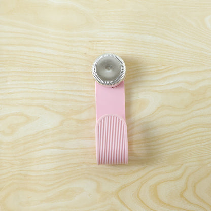 Wukusy adjustable anti-slip pot lid holder clip holding a pot lid securely on a kitchen countertop