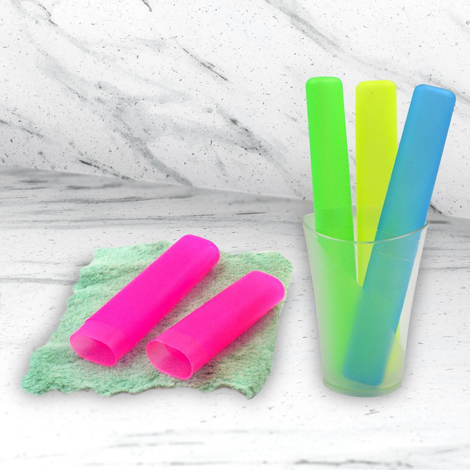 Set of 4 Wukusy portable dust-proof toothbrush cases, compact travel toothbrush holder with protective cover.