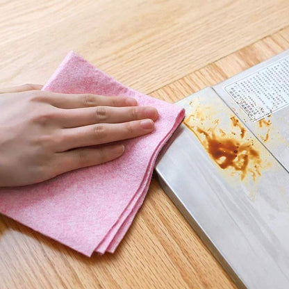 Wukusy super absorbent cleaning cloths, 2-piece set, soft microfiber fabric ideal for kitchen and household cleaning tasks.