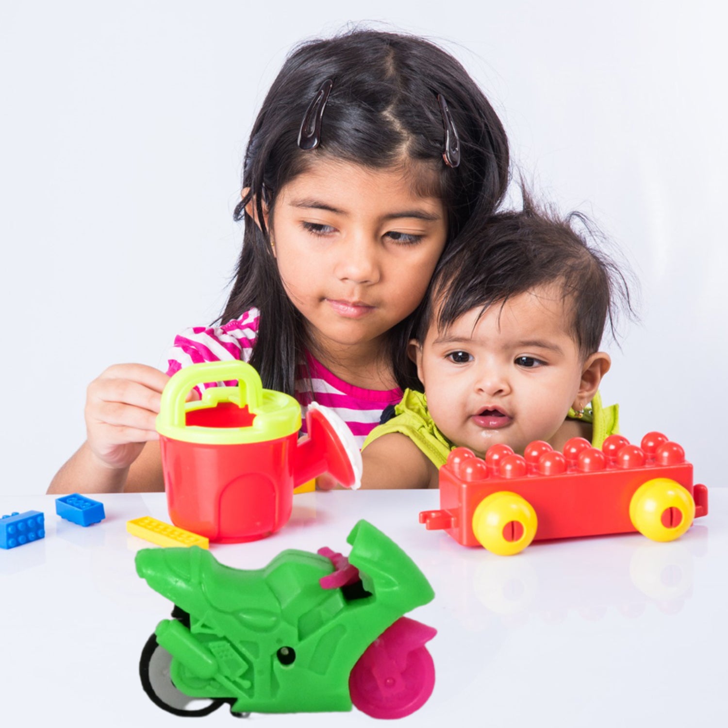 Wukusy 1931 Pull Back Motorcycle toy for kids, small plastic motorcycle with vintage design, suitable for children aged 3-8 years.