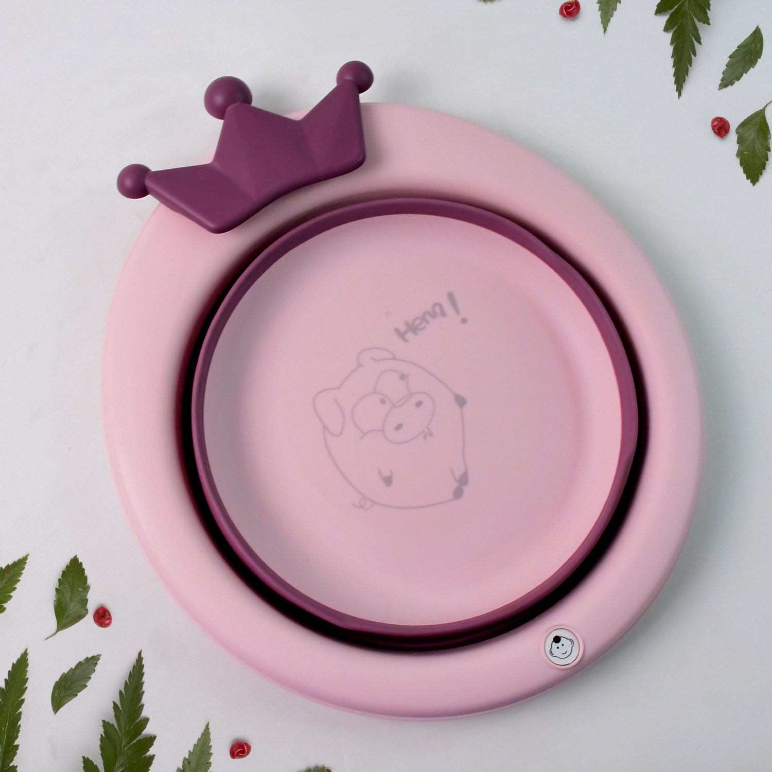 Wukusy premium baby bathtub with non-slip base, showing soft interior and secure bottom for safe infant bathing.
