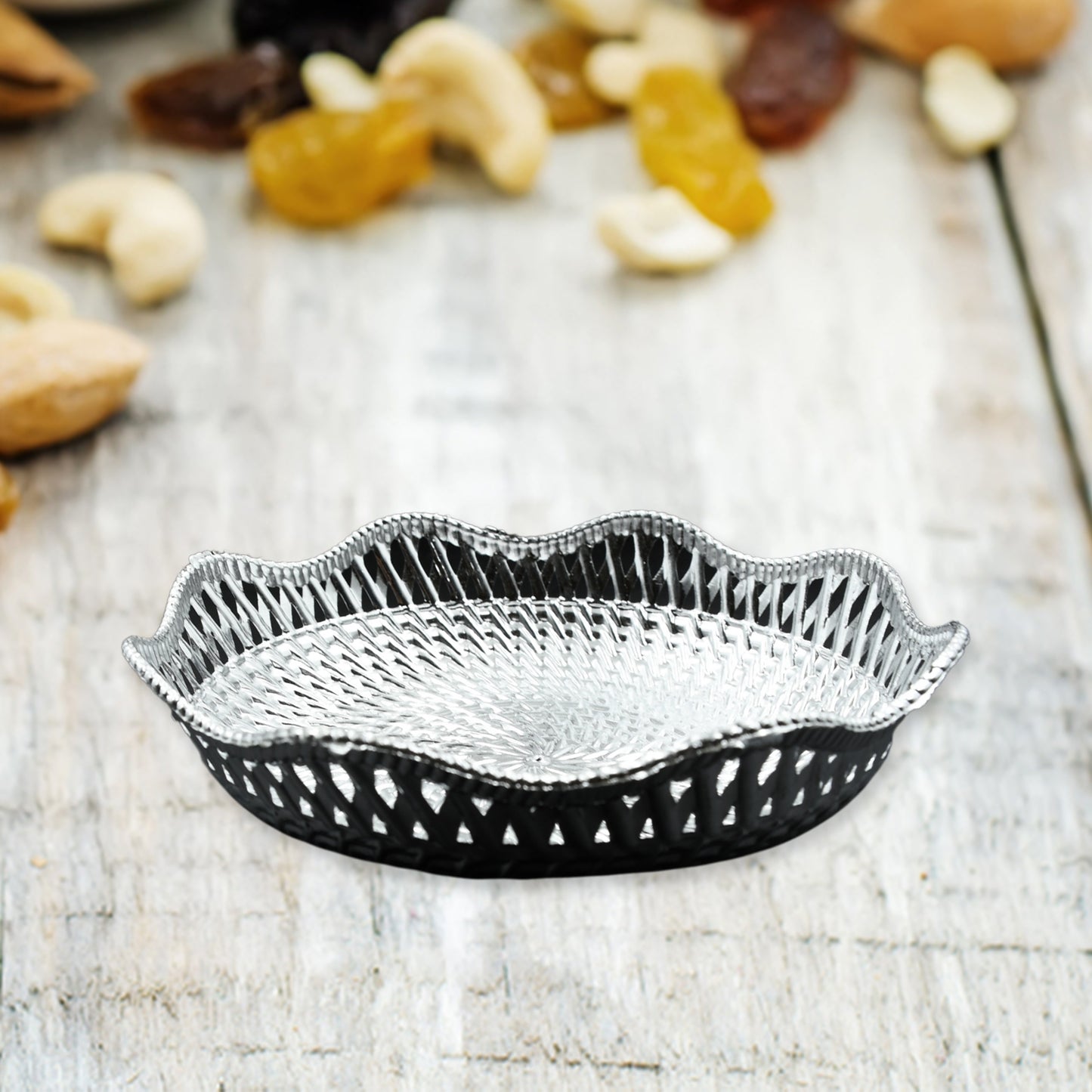 Wukusy 5482 round traditional serving tray, decorative multipurpose platter for serving snacks, Mukhwas, or appetizers at home.