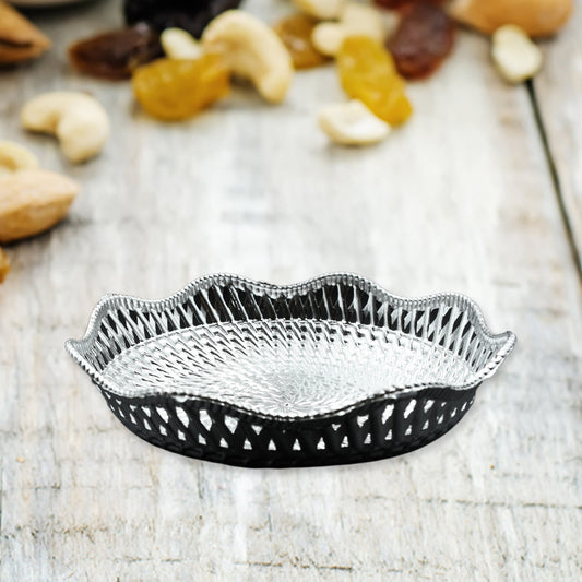 Wukusy 5482 round traditional serving tray, decorative multipurpose platter for serving snacks, Mukhwas, or appetizers at home.