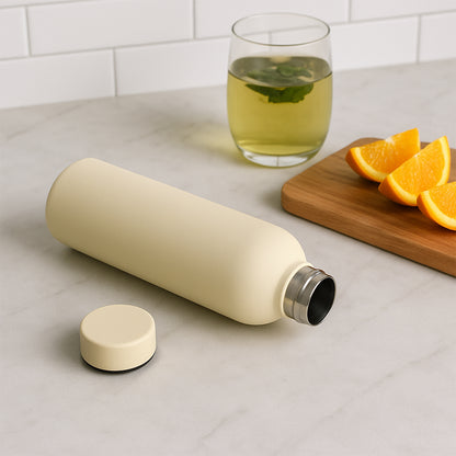 Wukusy stainless steel double wall vacuum-insulated water bottle in mixed colors, 500 ml capacity, for hot and cold beverages.