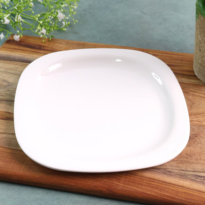 Wukusy premium square dinner plate, 32 cm, made of ceramic, clean white design, perfect for serving meals in home and kitchen settings.