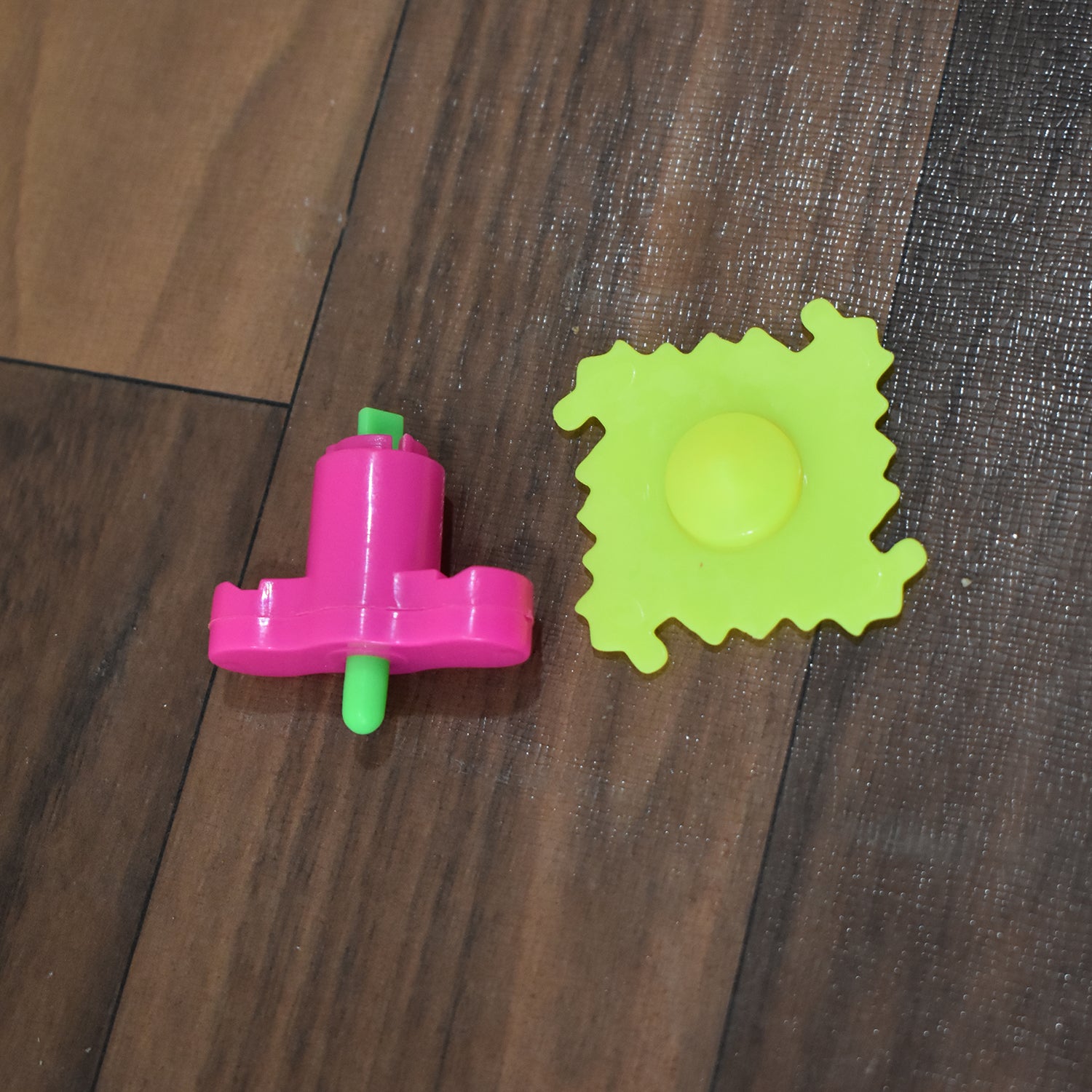 Wukusy 4407 Toy Spinner Launcher for kids, colorful plastic toy designed for spinning and launching fun.