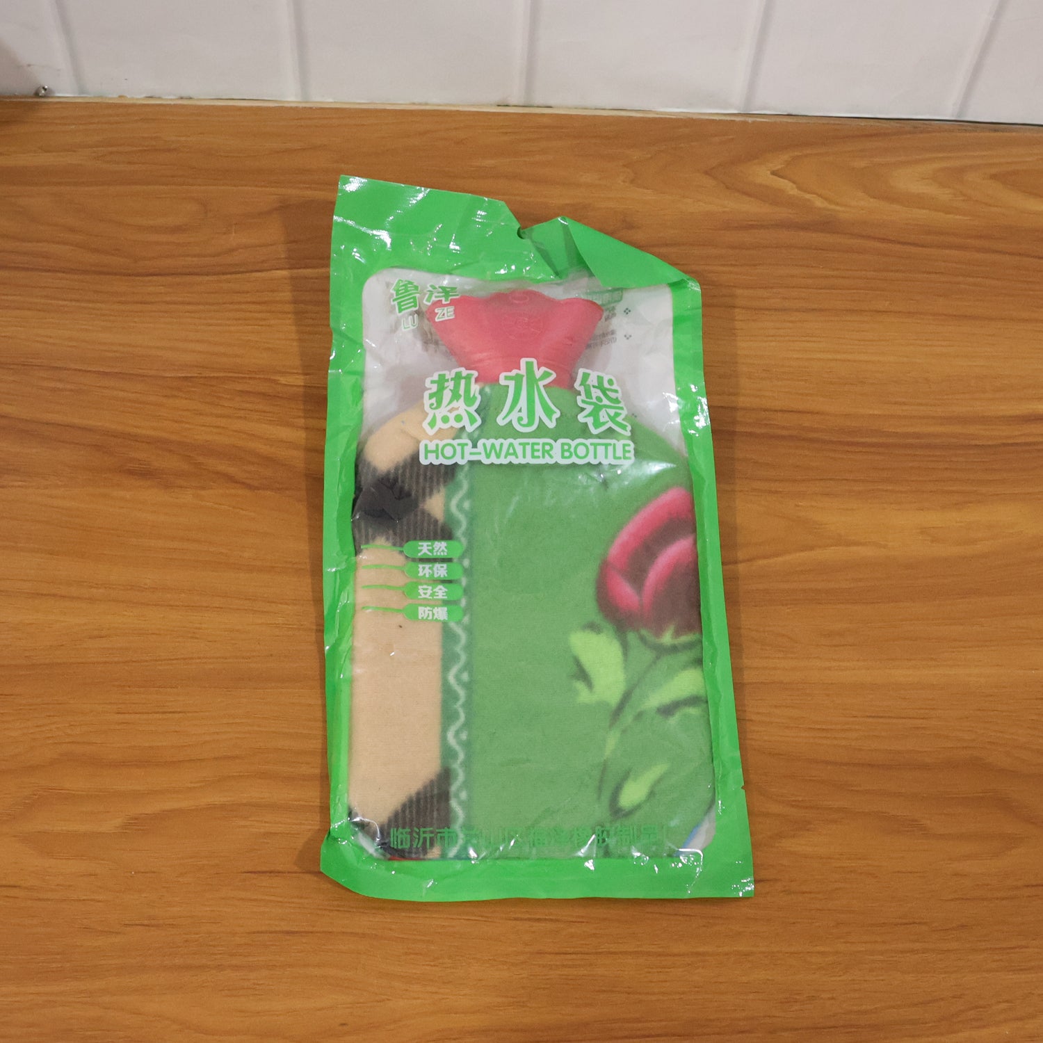Wukusy soft cover hot water bottle with cozy fabric cover, designed for warmth and comfort.