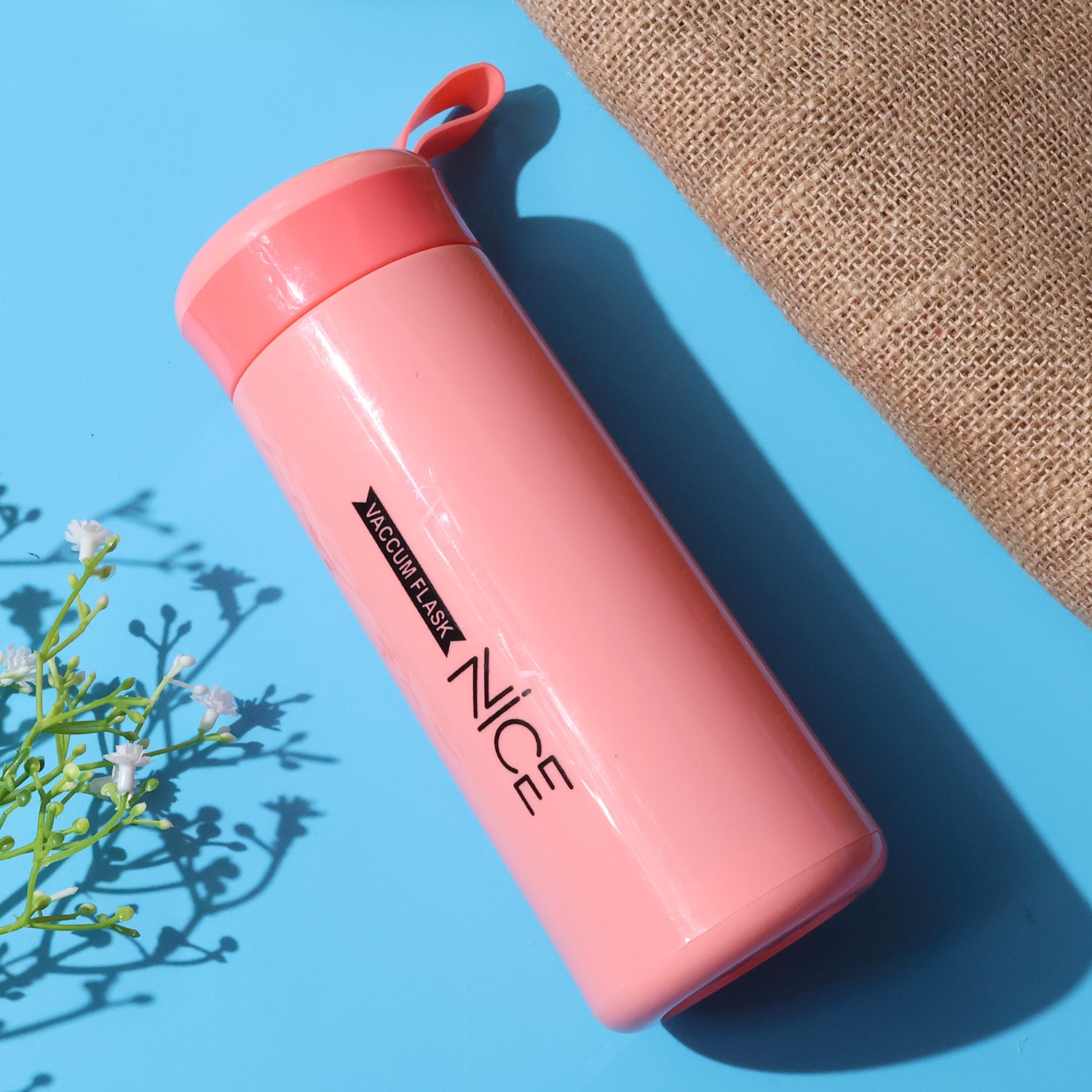 Wukusy plastic vacuum flask bottle, 400ml, with a sleek design, suitable for keeping beverages hot or cold.
