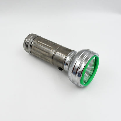 Wukusy 8553 nostalgic outdoor portable iron flashlight with simple vintage design for home improvement and outdoor use