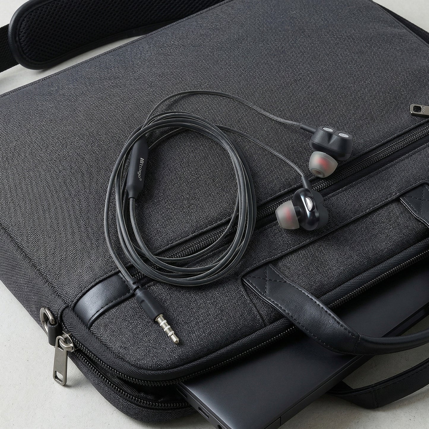 Wukusy high bass stereo sound wired in-ear earphones with black earbuds and inline microphone for clear audio and calls.
