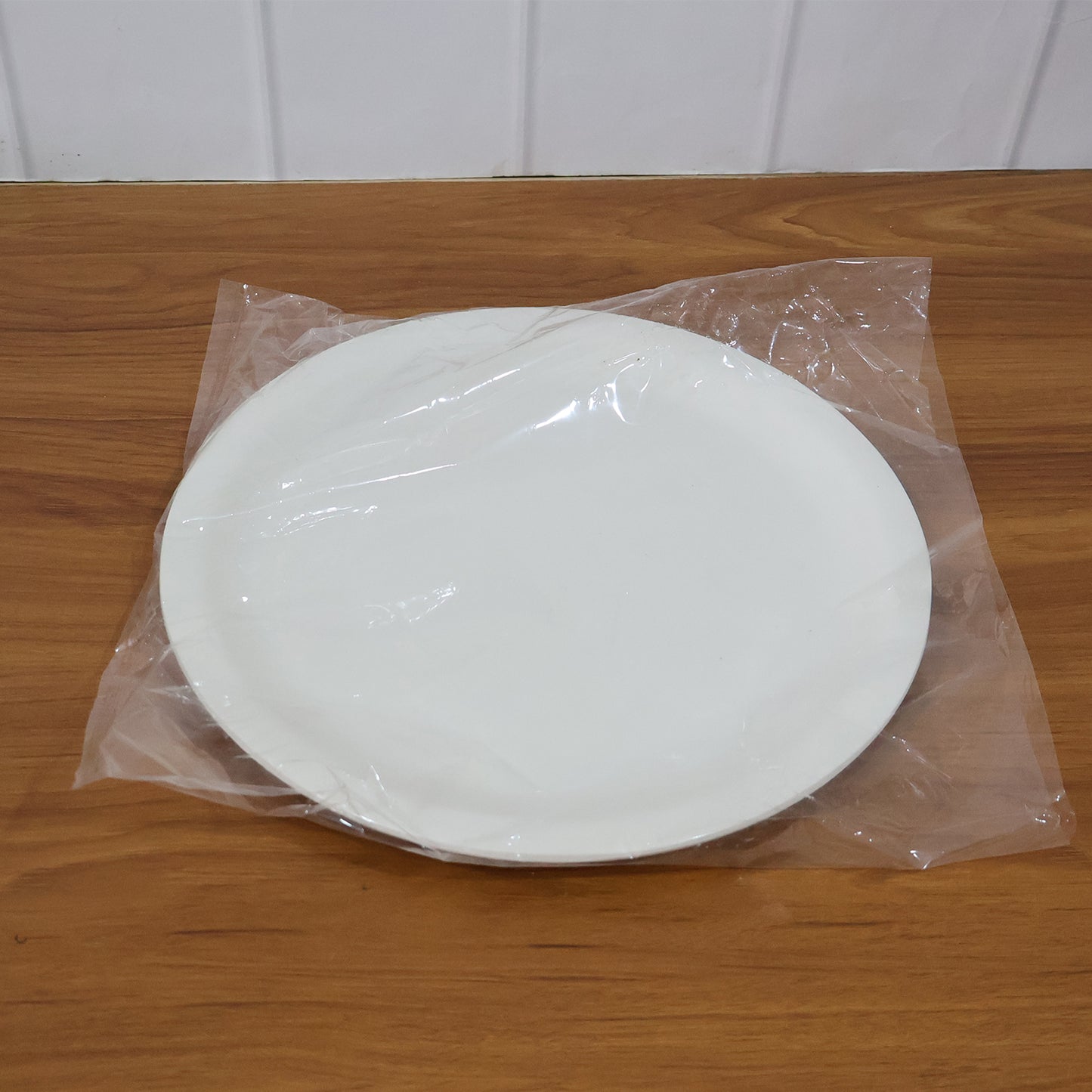Wukusy premium round dinner plate, 28cm porcelain plate for home dining, featuring a clean, smooth white surface.
