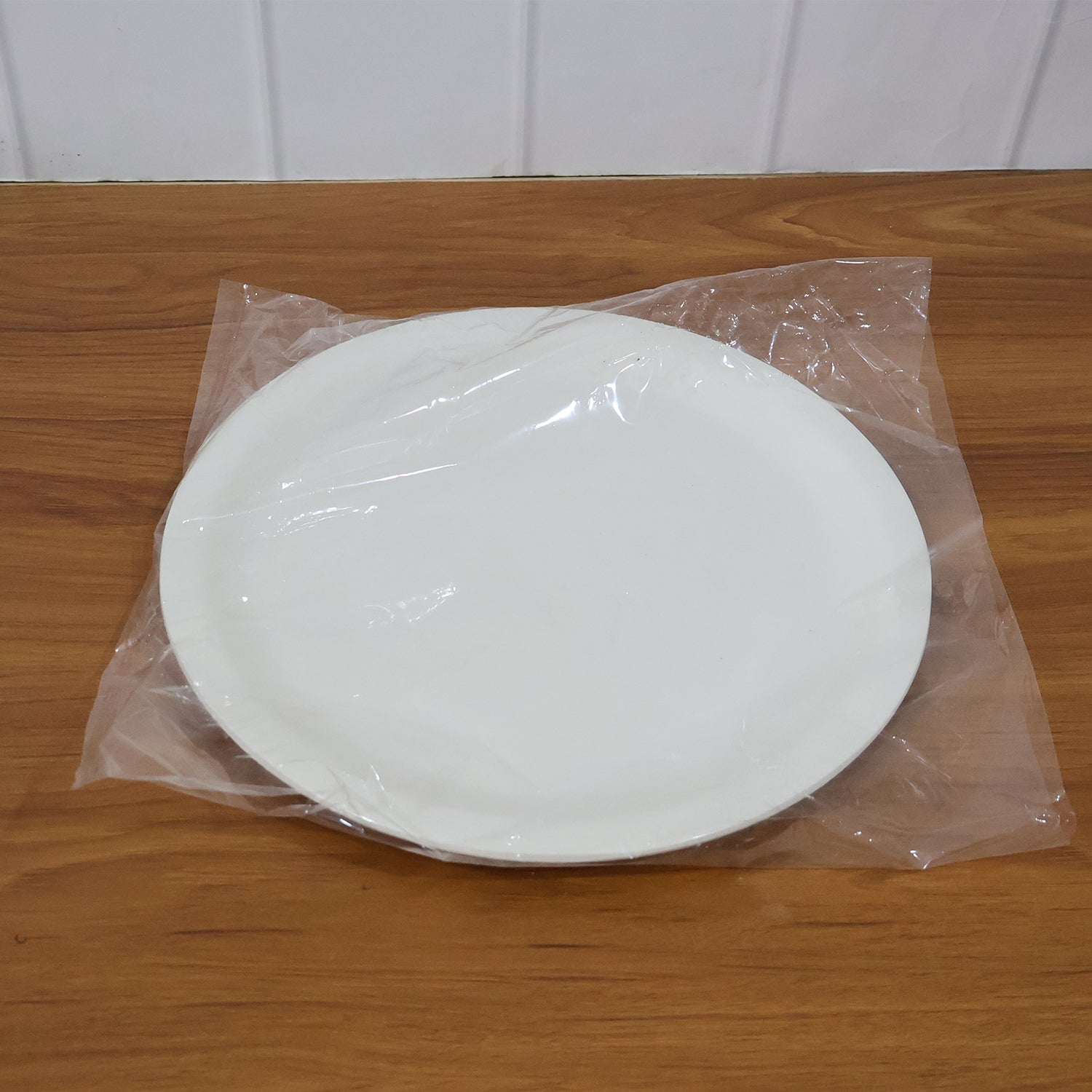 Wukusy premium round dinner plate, 28cm porcelain plate for home dining, featuring a clean, smooth white surface.