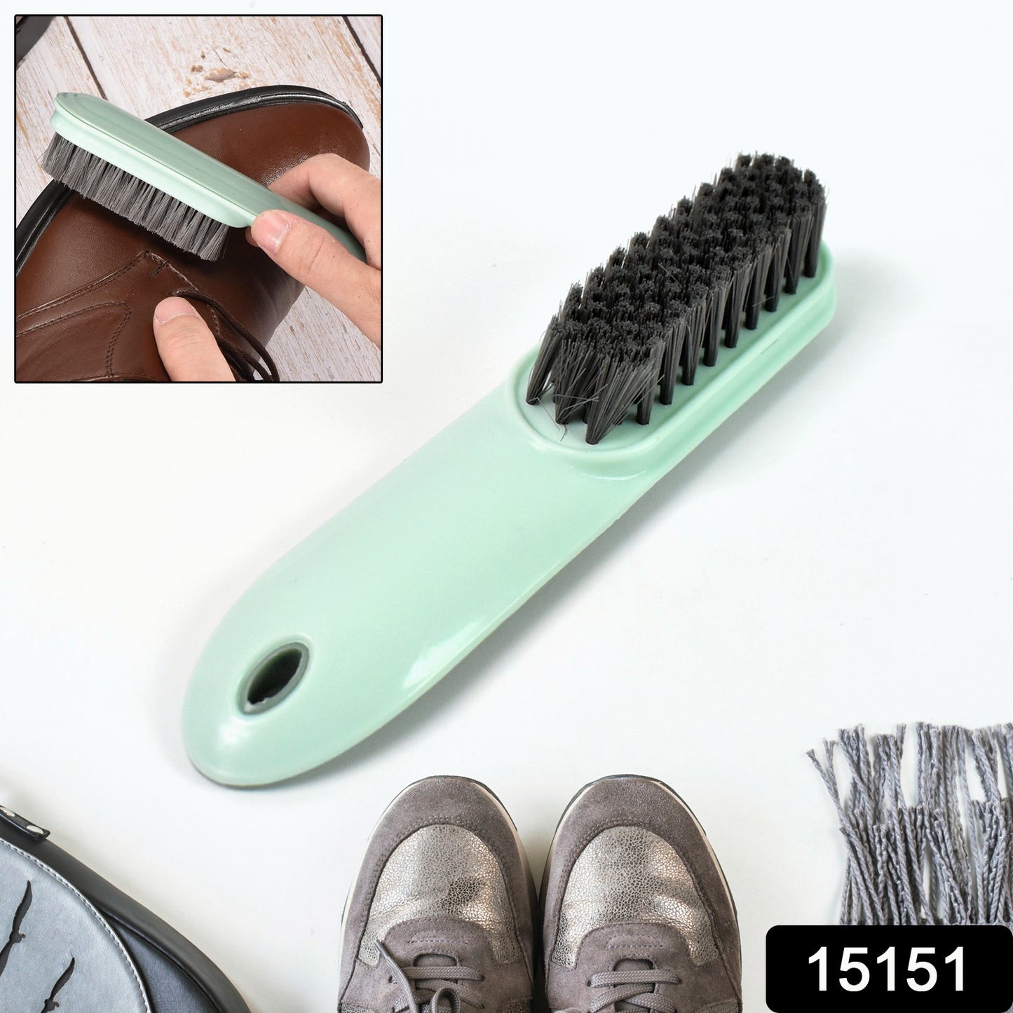 Wukusy small cleaning brush for shoes and clothes, with soft bristles, ideal for removing dirt and lint from fabric and footwear.
