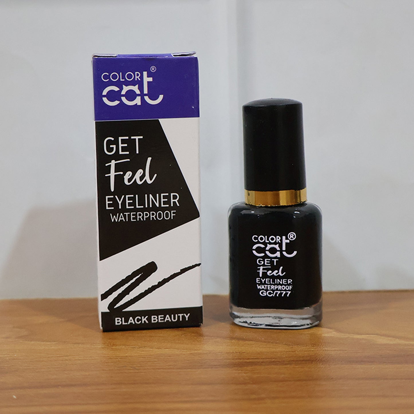 Wukusy Premium Color Cat Get Feel waterproof eyeliner in 8ml, featuring a sleek black design and precise application tip.