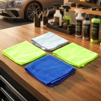 Set of four Wukusy microfiber dust cleaning cloths, soft and absorbent for general surface cleaning and dust removal.