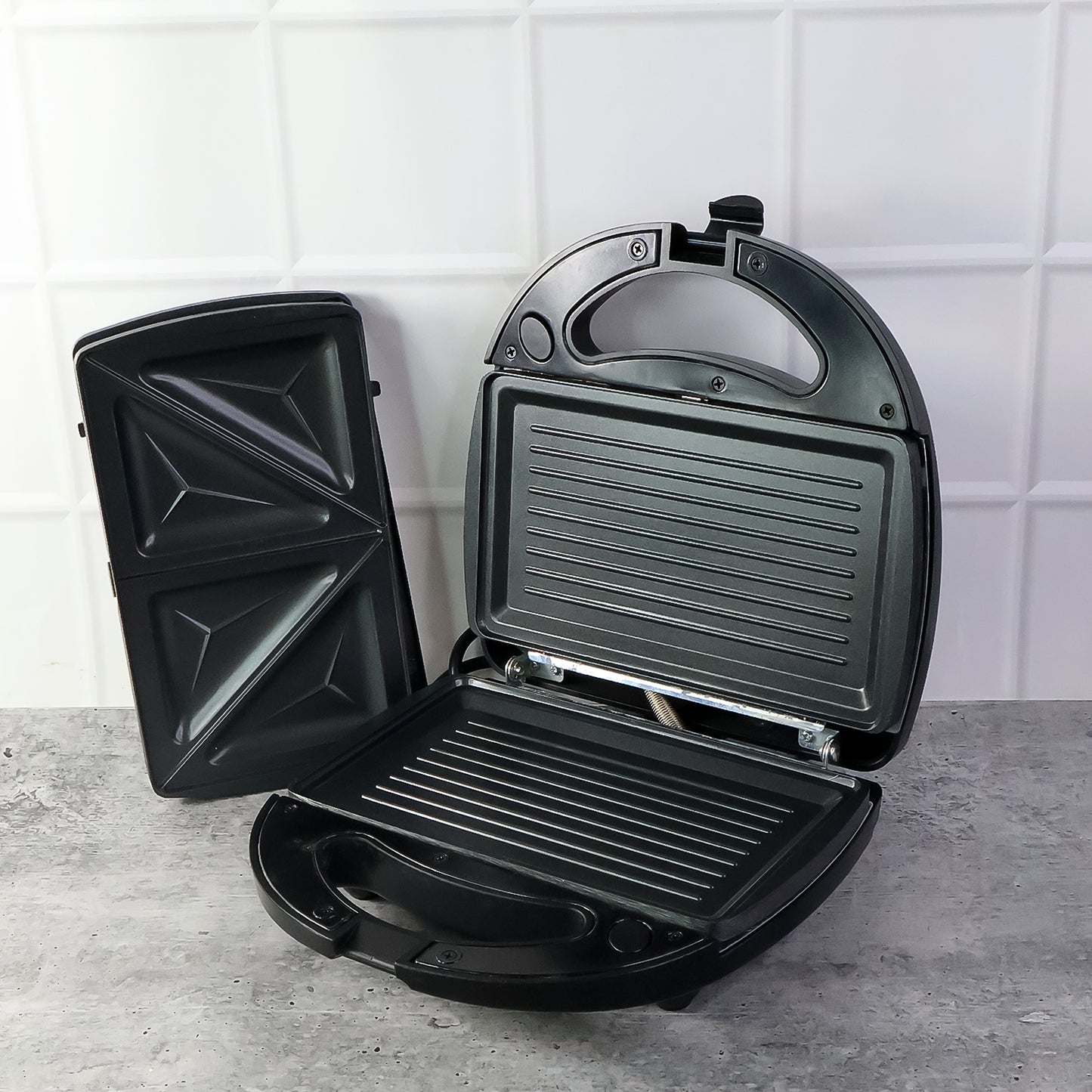 Wukusy Orbit Sandwich Maker with interchangeable plates, 800W, compact kitchen appliance for quick sandwich preparation and grilling.