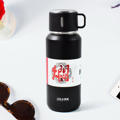Wukusy 900ml stainless steel vacuum insulated water bottle with wide mouth, leak-proof lid, hanging strap, for hot and cold drinks.
