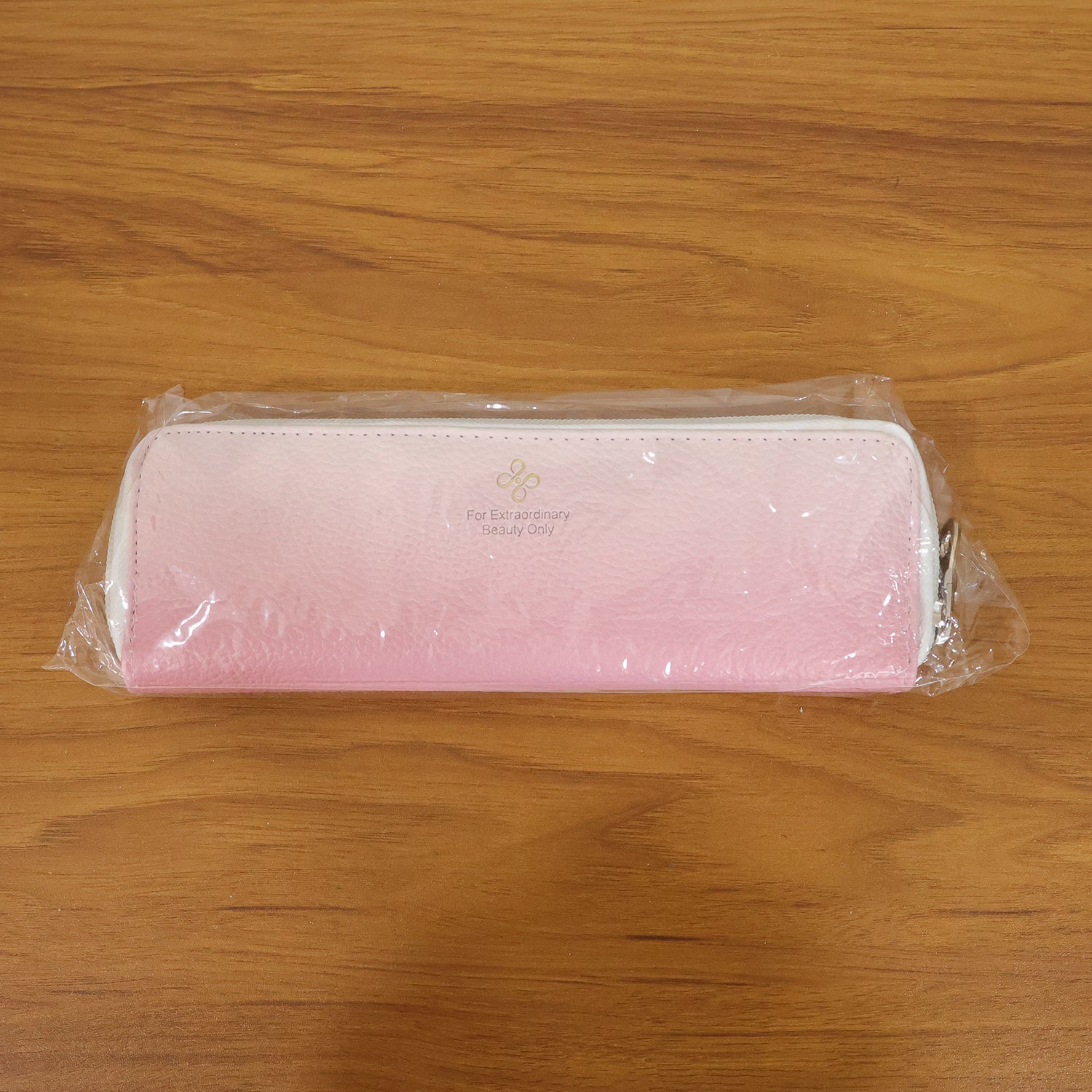 Wukusy premium makeup brush storage pouch with zip closure, compact and portable for organizing brushes and cosmetics.