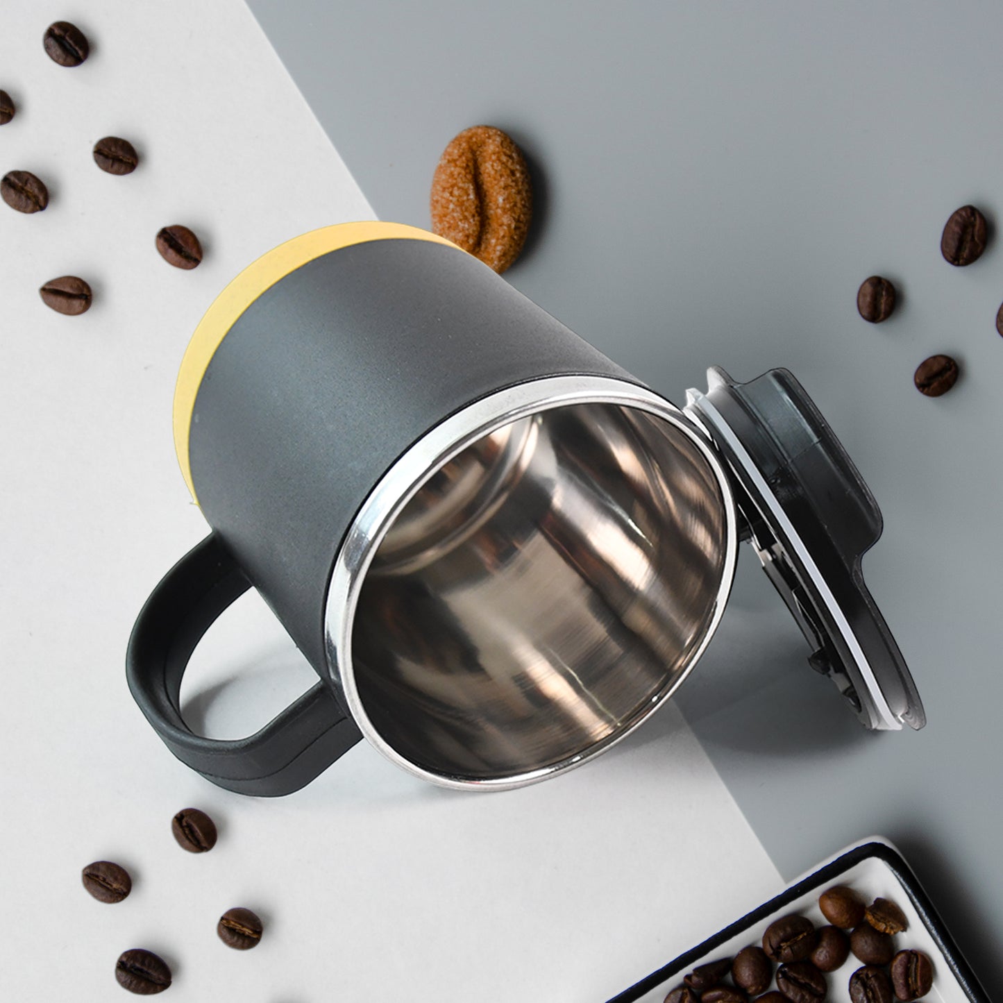 Wukusy insulated coffee mug with spill-proof lid, 450ml capacity, featuring a sleek design for home and kitchen use