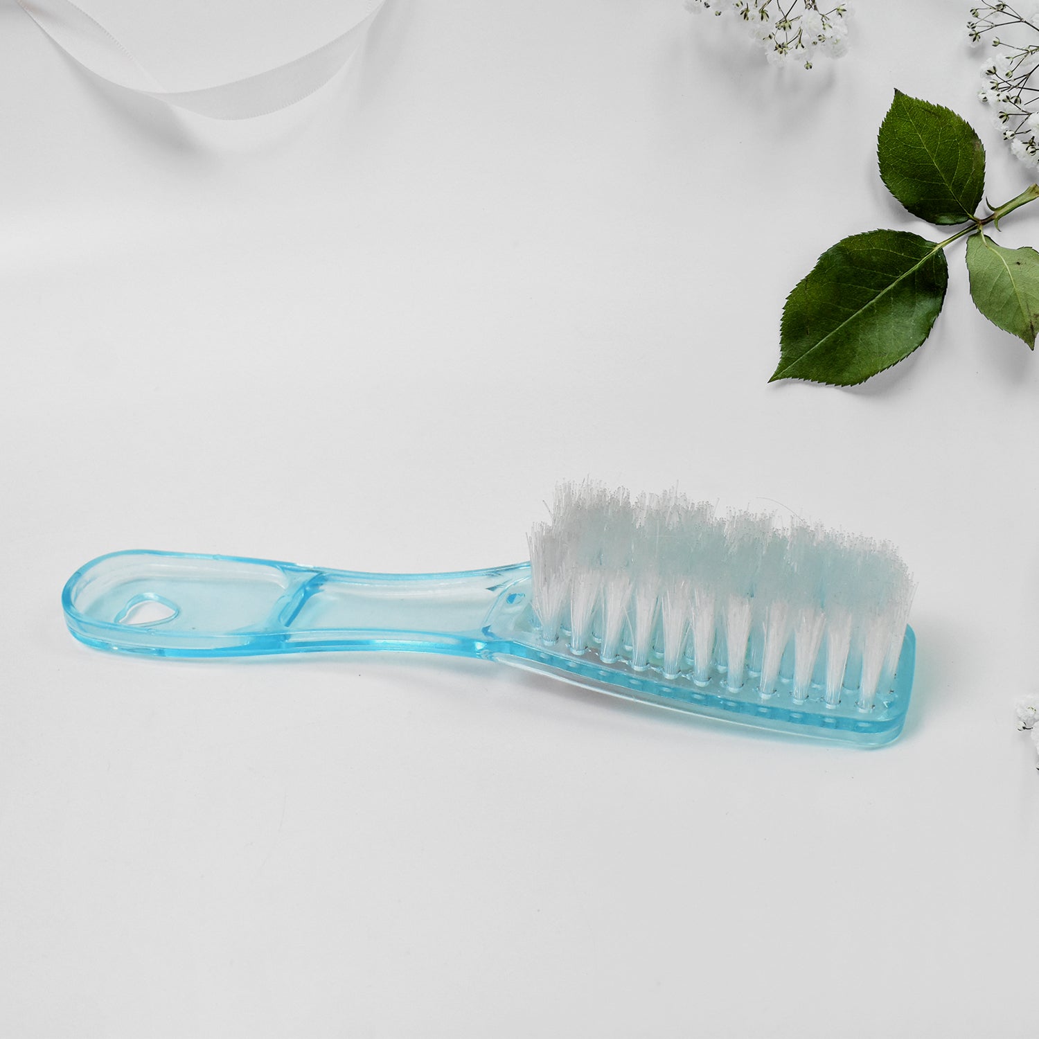 Wukusy plastic handle scrubbing brush with mixed color bristles, 19 cm length, ideal for shoes and clothes cleaning.