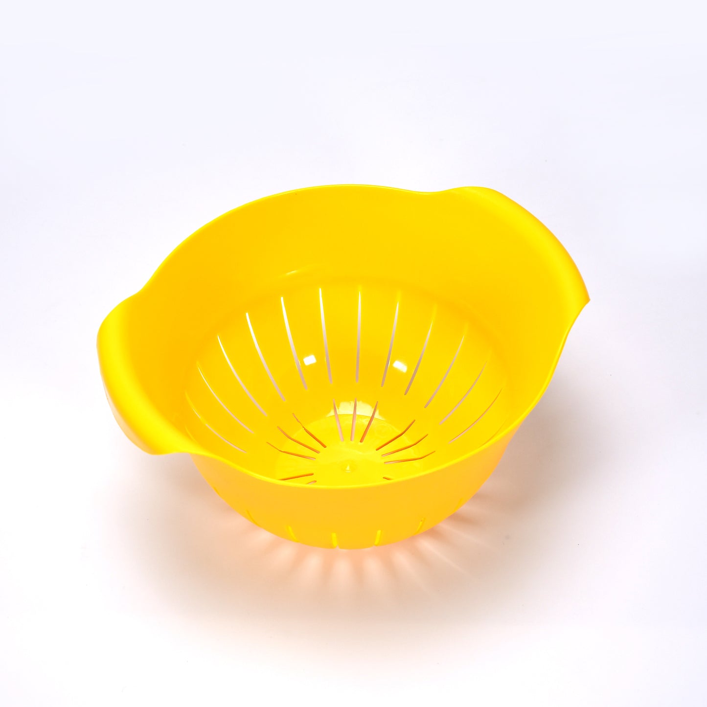 Wukusy 2312 plastic fruits and vegetables noodles pasta washing bowl with strainer, lightweight and durable kitchen colander for rinsing produce.