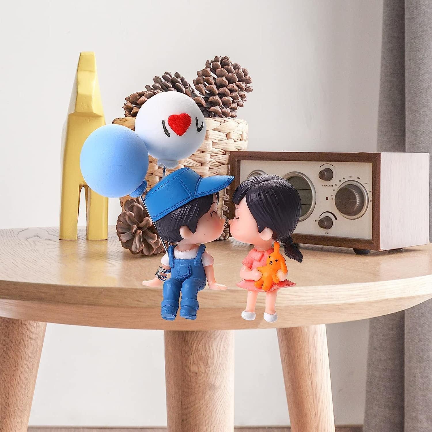 Wukusy plastic cute couple car dashboard decoration figurine set featuring adorable cartoon-style couple figures.
